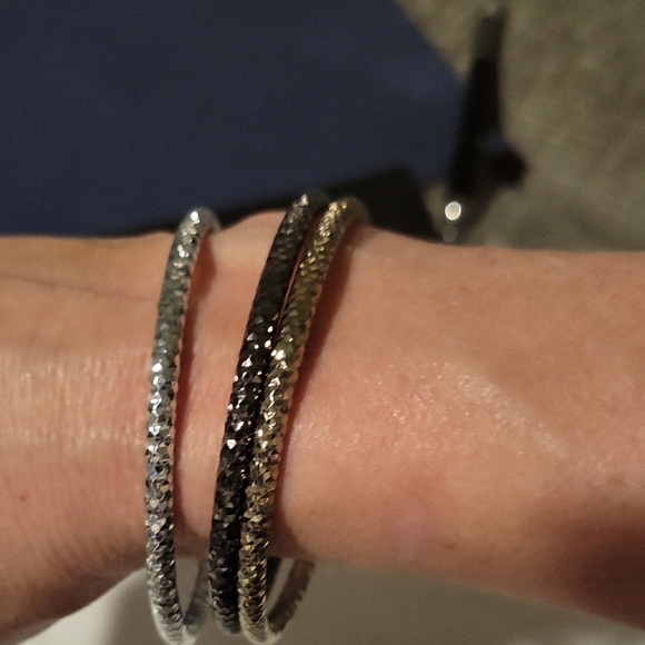 Source Unknown Metallic Textured Bangle Bracelet Set - Silver, Gold, Black - Picture 2 of 2